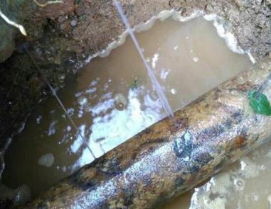 平昌楼顶渗水维修公司分享下地暖漏水的原因及检测方法。